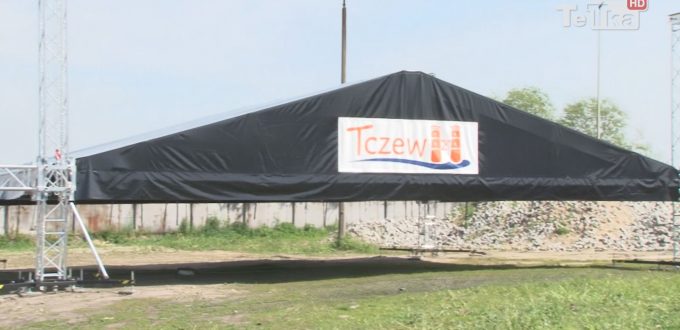 montowali nową scenę