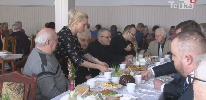 Mieszkańcy Suchostrzyg spotkali się na wielkanocnym śniadaniu