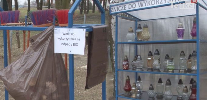 Ggrabelki, miotełki i znicze dostępne są dla osób robiących porządkujących groby na cmentarzu komunalnym