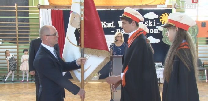 Szkoła podstawowa nr 4 otrzymała sztandar