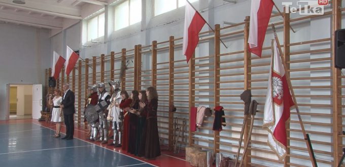 byliśmy na uroczystości związanej z Dniem Polskim w Zespole Szkół Ekonomicznych