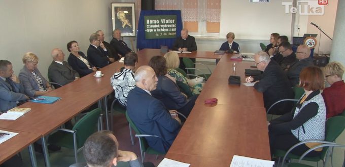 znawcy twórczości księdza Janusza Pasierba spotkali się na konferencji popularnonaukowej