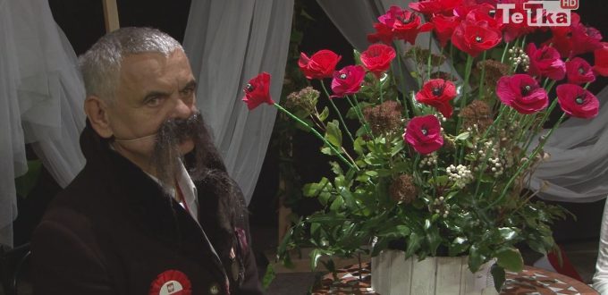 Środowiskowe Domy Samopomocy w Tczewie zorganizowały wystawę „Kwiatowe nowości” wpisującą się w obchody 100-lecia odzyskania przez Polskę niepodległości