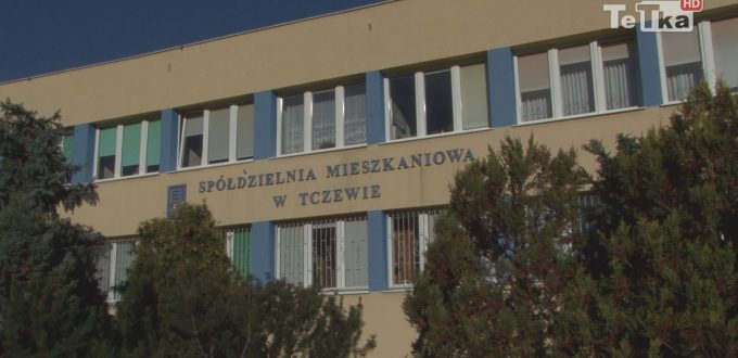 w kasie spółdzielni mieszkaniowej zmniejsza się dziura z tytułu zadłużeń czynszowych