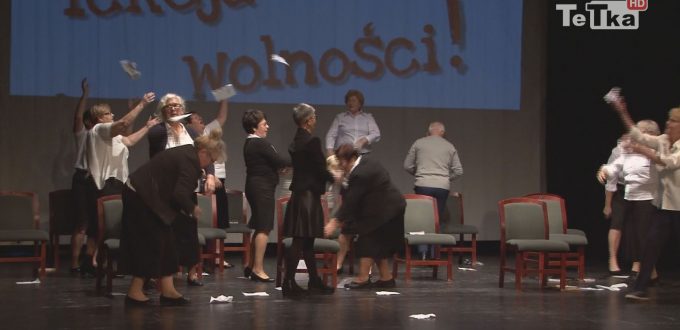 seniorzy Tczewskiego Uniwersytetu Trzeciego Wieku wystąpili w przedstawieniu niepodległościowym