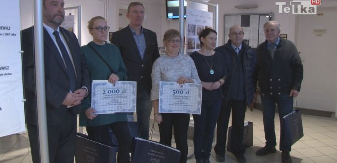 w urzędzie miejskim rozdano nagrody zwycięzcom konkursu „Cztery pory roku w Tczewie