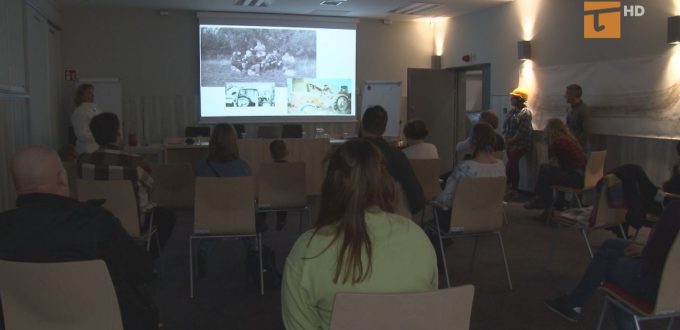 Dzień Kobiet wśród wraków statków