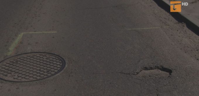 Zakład Usług Komunalnych łata dziury miejskich ulic