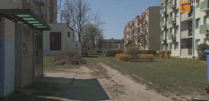 dziesięć miejsc parkingowych