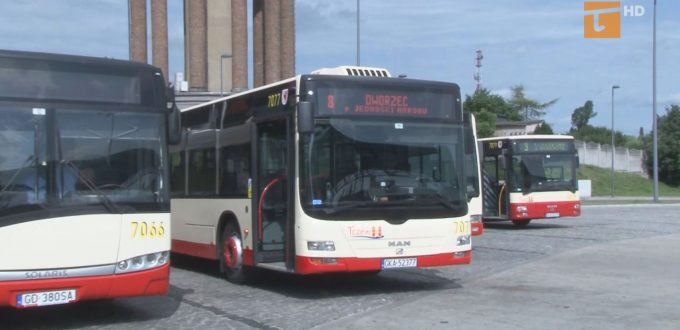 W poniedziałek pierwszego lipca na ulice Tczewa wyjechały autobusy nowego przewoźnika. Firma Gryf z Żukowa będzie świadczyła usługi komunikacyjne przez najbliższe półtora roku. Jednocześnie pasażerowie pożegnali spółkę Meteor, której autobusy jeździły po Tczewie od stycznia 2012 roku.