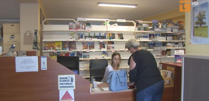 Sprawdziliśmy czy są problemy z kupnem podręczników do szkół ponadpodstawowych i ponadgimnazjalnych