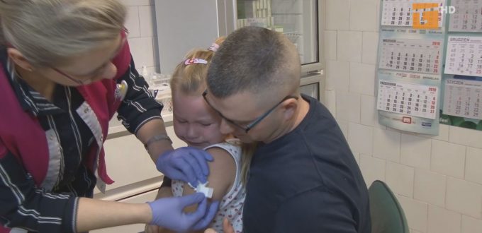 Lekarze przekonują rodziców do przestrzegania obowiązkowego kalendarza szczepień adresowanych do dzieci