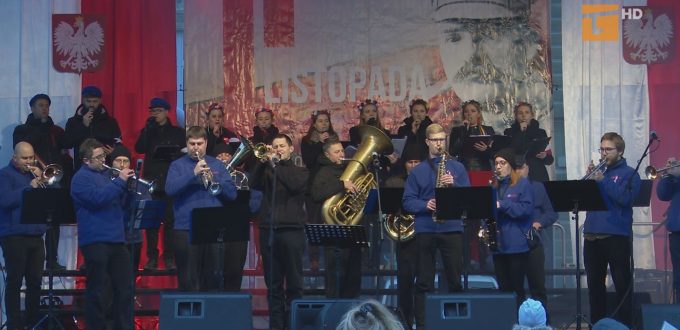 Tłumy na pl. Hallera w Dniu Niepodległości