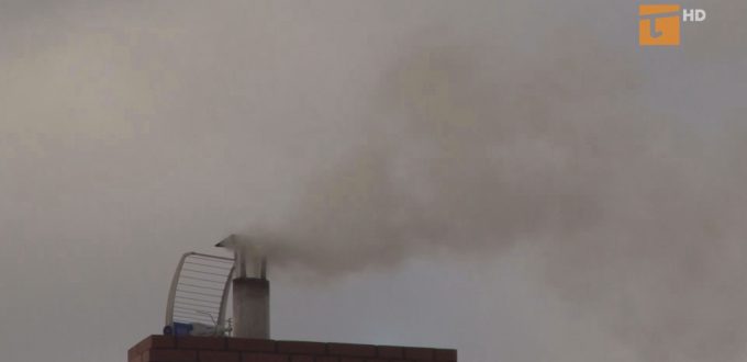 Nie wolno w przydomowych piecach spalać śmieci, apelują funkcjonariusze straży miejskie