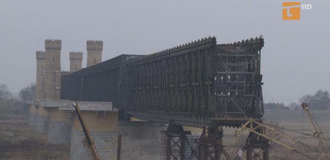 Urzędniczy błąd wstrzymał odbudowę mostu