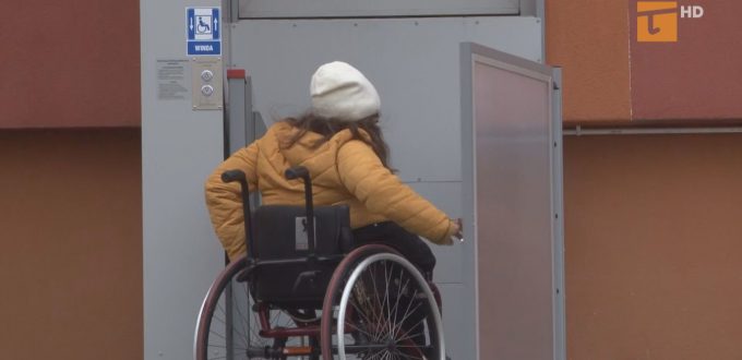 Osoby niepełnosprawne oraz instytucje mogą ubiegać się o dofinansowanie związane z łamaniem barier architektonicznych