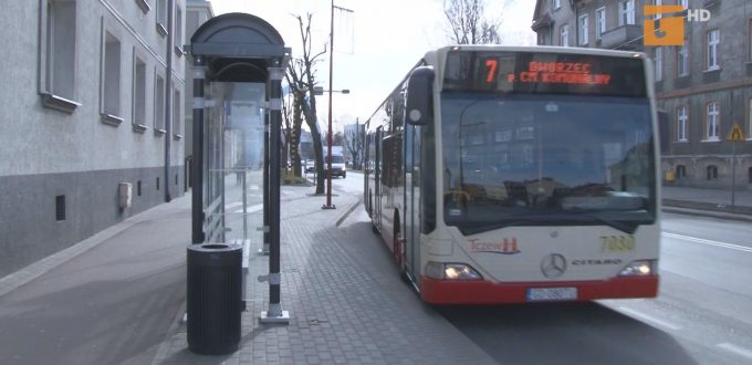 Od kilku dni pasażerowie komunikacji miejskiej nie mają dostępu do kierowcy a tym samym zakup biletów w autobusie jest niemożliwy