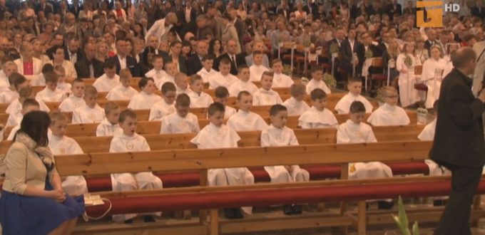 Więcej wiernych na mszy komunie jesienią