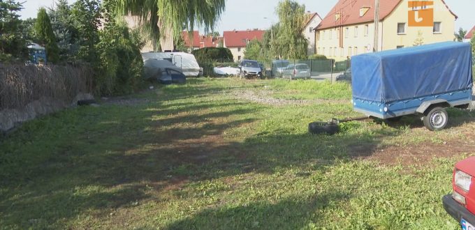 Uprzątnęli zaniedbaną działkę na Zatorzu