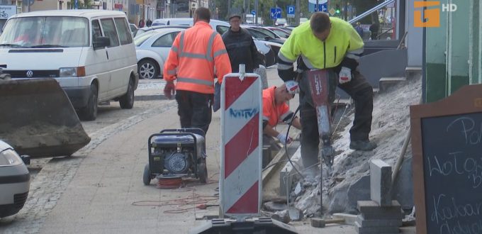 wąski chodnik