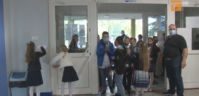 Uczniowie klas I-III wracają do szkół