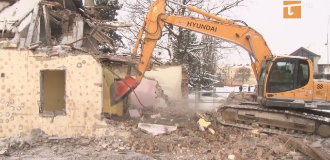 Wyburzono dawną przychodnię