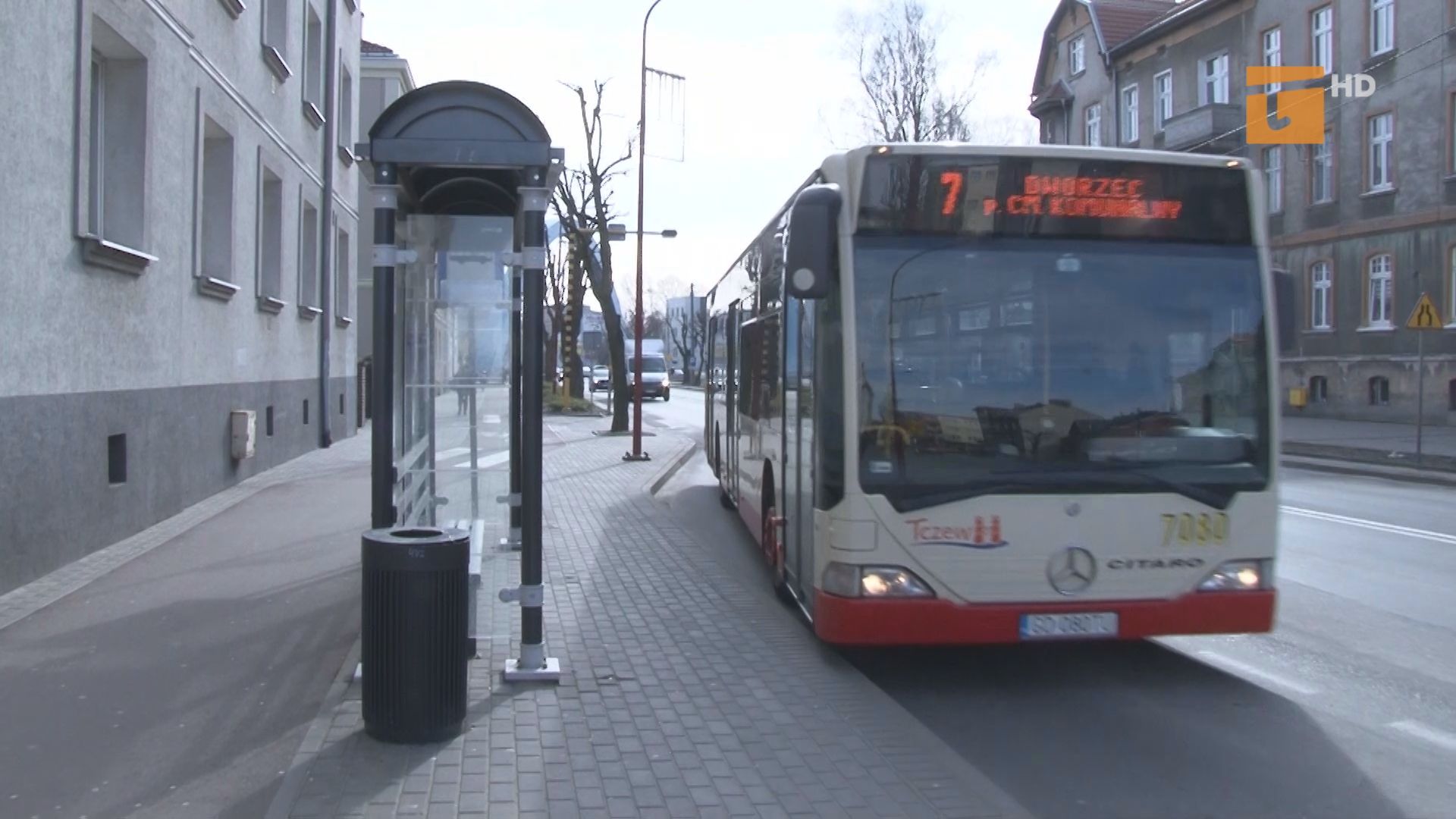 Od kilku dni pasażerowie komunikacji miejskiej nie mają dostępu do kierowcy a tym samym zakup biletów w autobusie jest niemożliwy