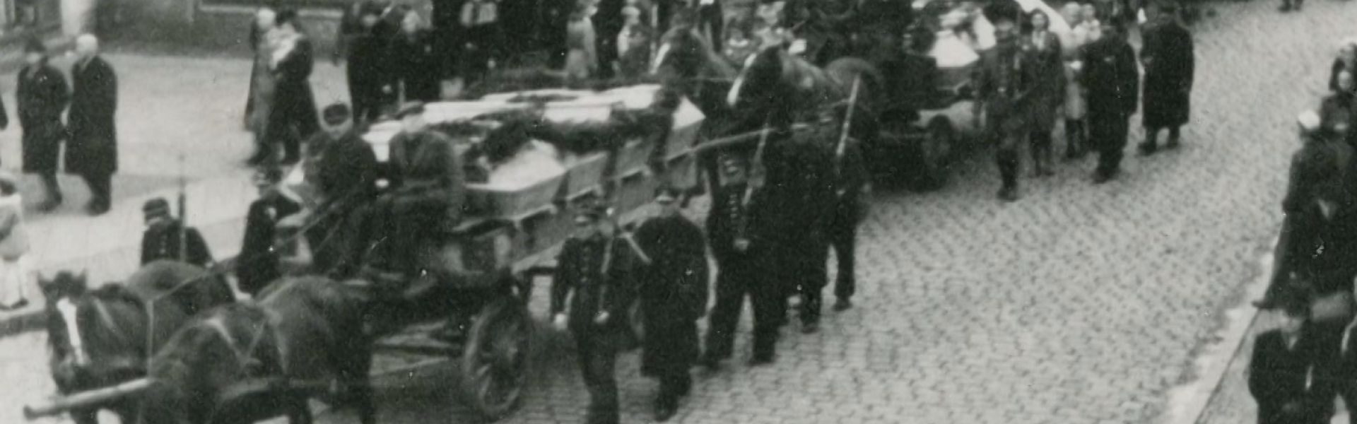 Zobacz zdjęcia z pogrzebu pomordowanych Polaków