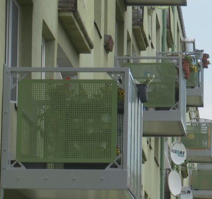 Doczepią balkony do bloków mieszkalnych