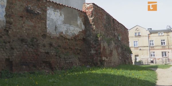 Krzyżackie mury obronne wymagają remontu