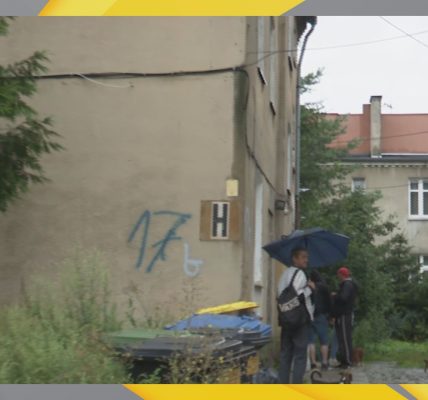 Zarwany dach, zalane mieszkania, ewakuacja