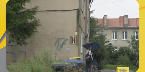 Zarwany dach, zalane mieszkania, ewakuacja