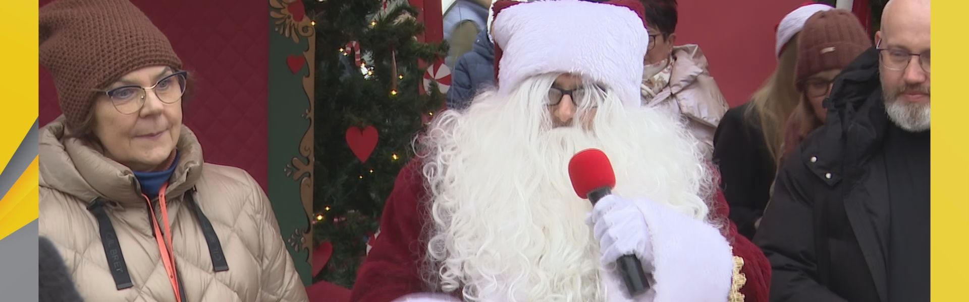 Świąteczny jarmark ze świętym Mikołajem