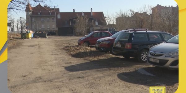 Problemy z dzikim parkingiem przy parku