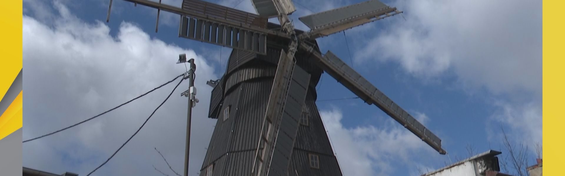 Silny wiatr uszkodził skrzydło wiatraka