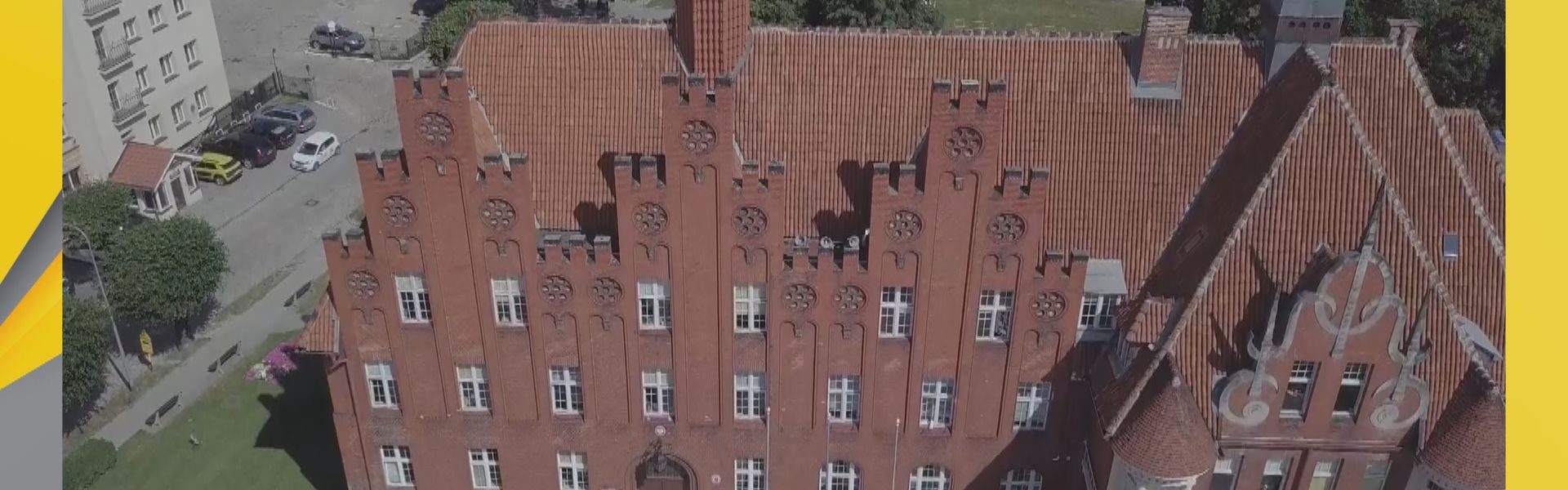 Milion złotych na wyrównanie pensji urzędników