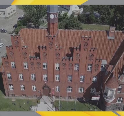 Milion złotych na wyrównanie pensji urzędników